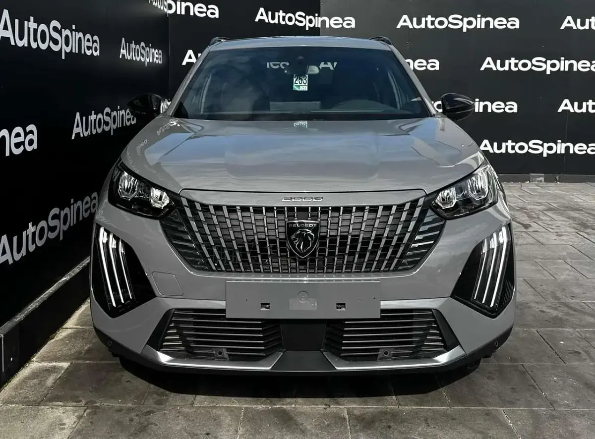 Usata Peugeot 2008 Allure 102 CV (75 kW) 2025 Gray SUV