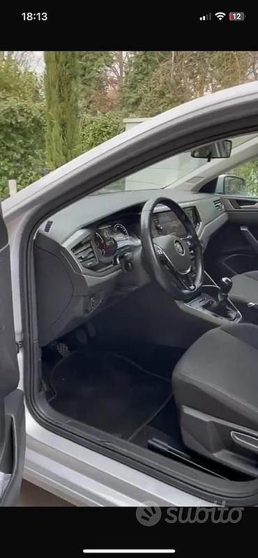Usata VW Polo 80 CV (58 kW) 2018 Grigio Utilitaria