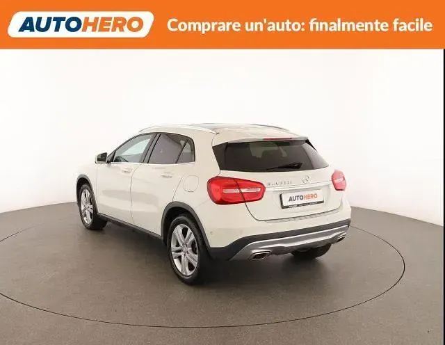 Usata Mercedes GLA200 136 CV (100 kW) 2016 Bianco SUV
