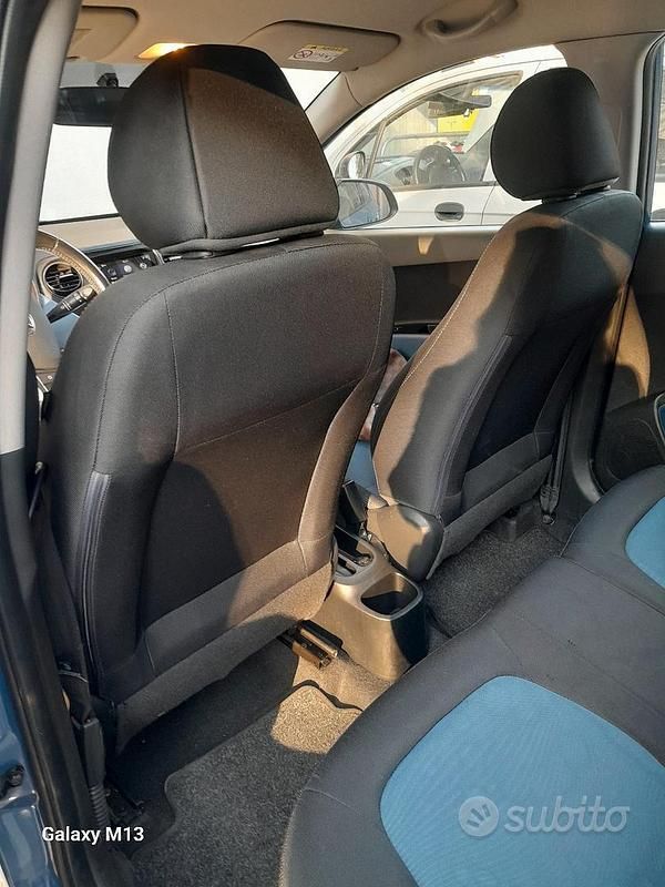 Usata Hyundai i10 67 CV (49 kW) 2015 Blu Utilitaria