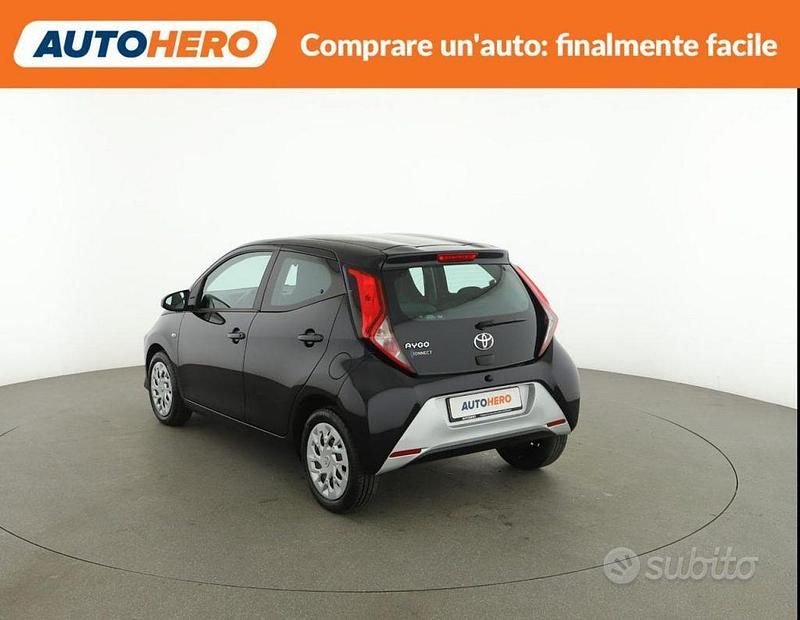 Usata Toyota Aygo Connect Style 72 CV (52 kW) 2021 Nero Utilitaria