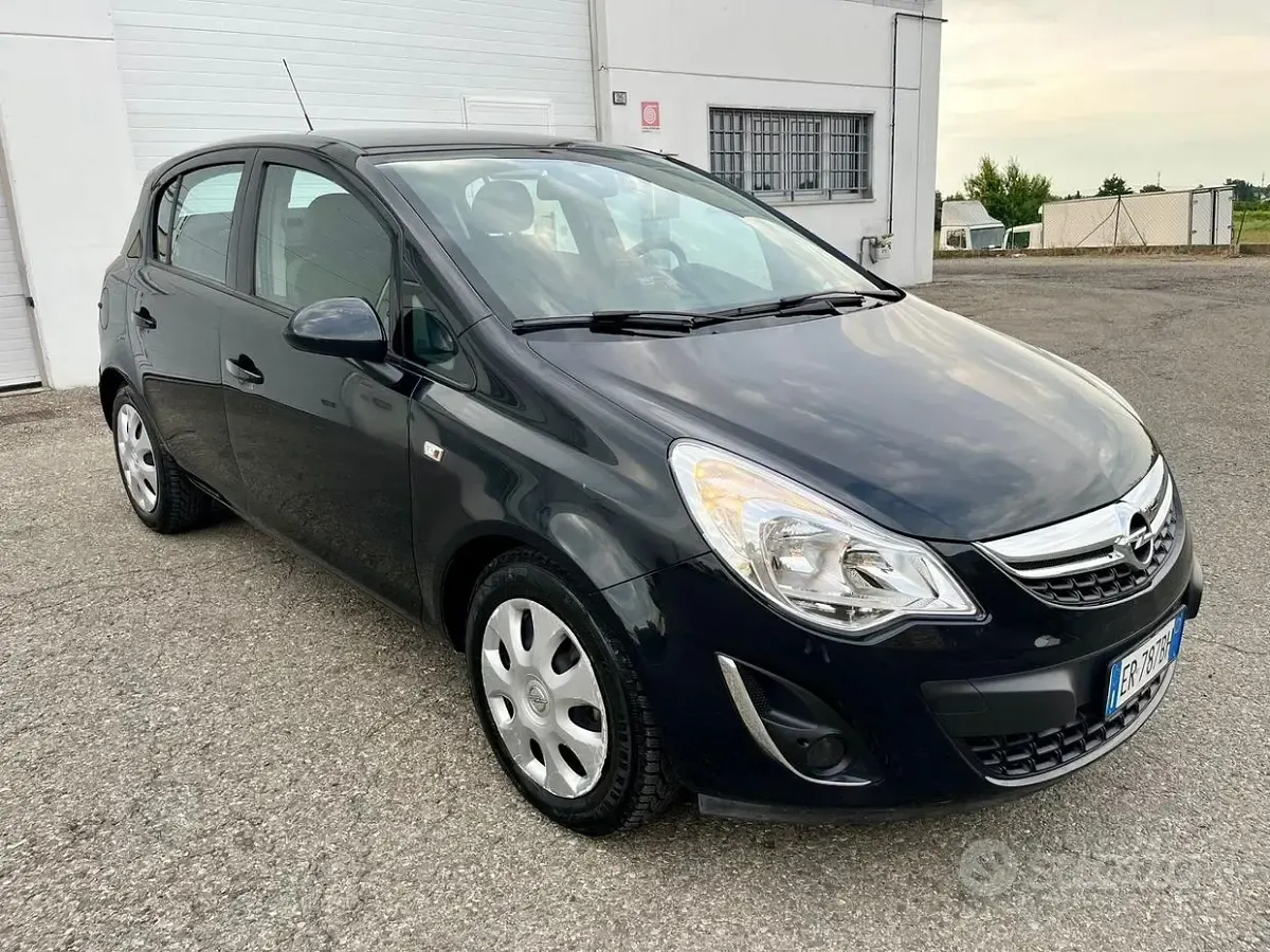 Usado Opel Corsa 75 HP (55 kW) 2013 Preto Citadino