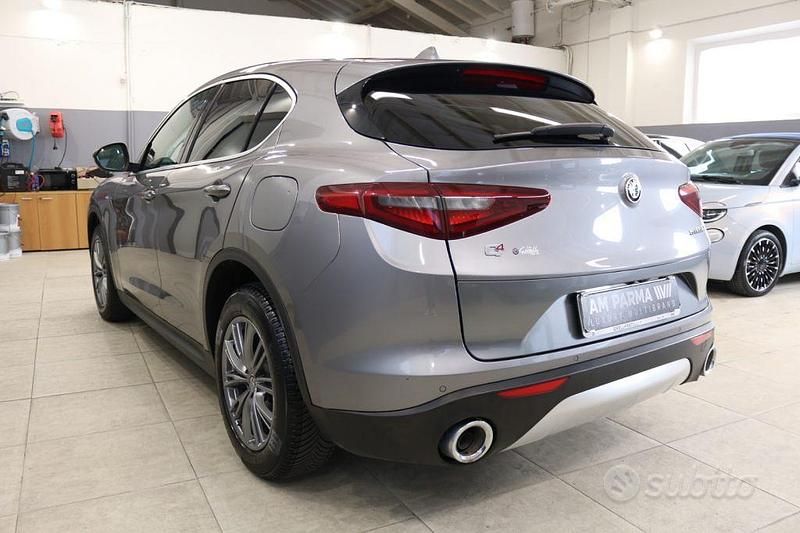 Usata Alfa Romeo Stelvio Executive 210 CV (154 kW) 2017 Grigio SUV