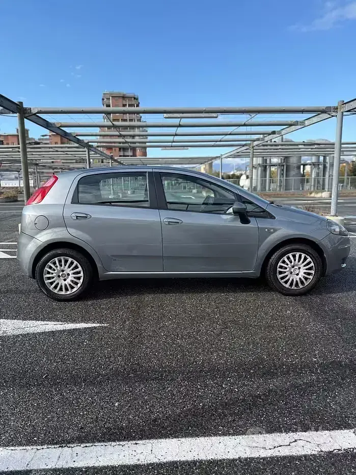 Usata Fiat Grande Punto Active 77 CV (56 kW) 2006 Grigio Utilitaria