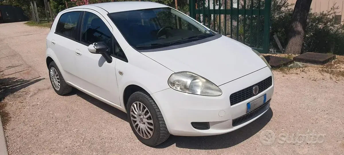 Usata Fiat Grande Punto 77 CV (56 kW) 2009 Bianco Utilitaria