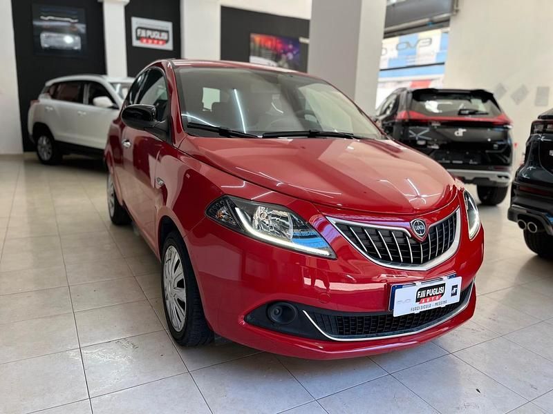 Usata Lancia Ypsilon Gold 69 CV (50 kW) 2022 Rosso Utilitaria