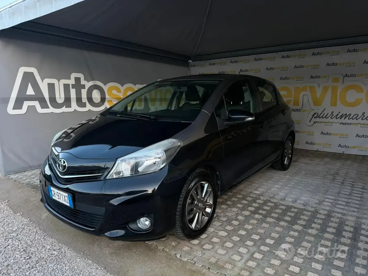 Usata Toyota Yaris Lounge 69 CV (50 kW) 2014 Other Utilitaria