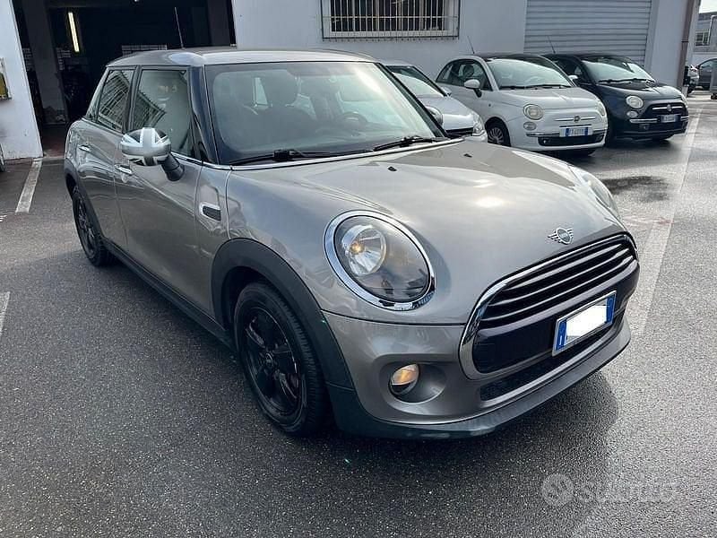 Usata Mini Cooper D 116 CV (85 kW) 2019 Grigio Utilitaria