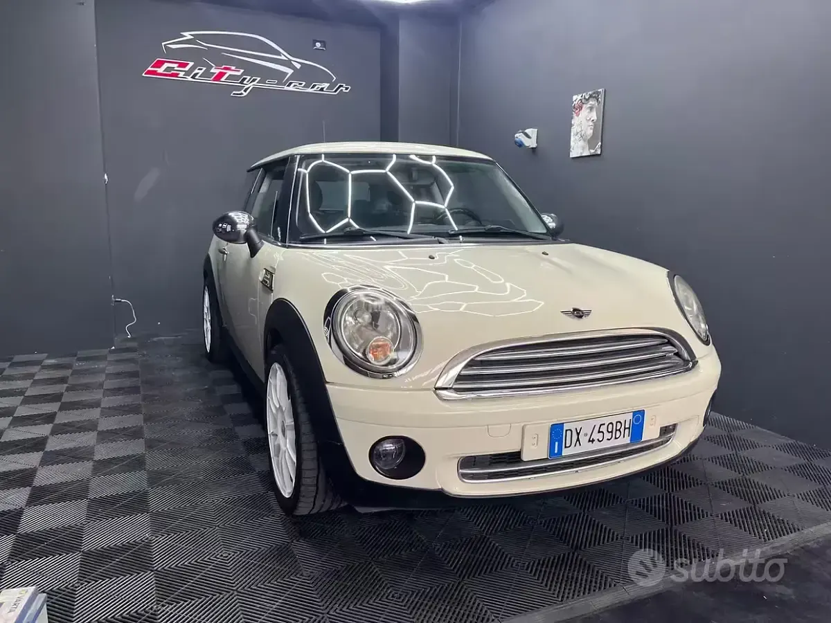 Usata Mini Cooper 95 CV (69 kW) 2009 Beige Utilitaria