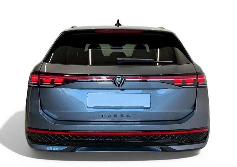 Usata VW Passat R-line 150 CV (110 kW) 2025 Diabase grey metallic Station wagon