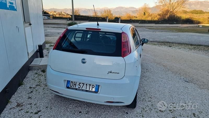Usata Fiat Grande Punto Active 75 CV (55 kW) 2007 Bianco Utilitaria