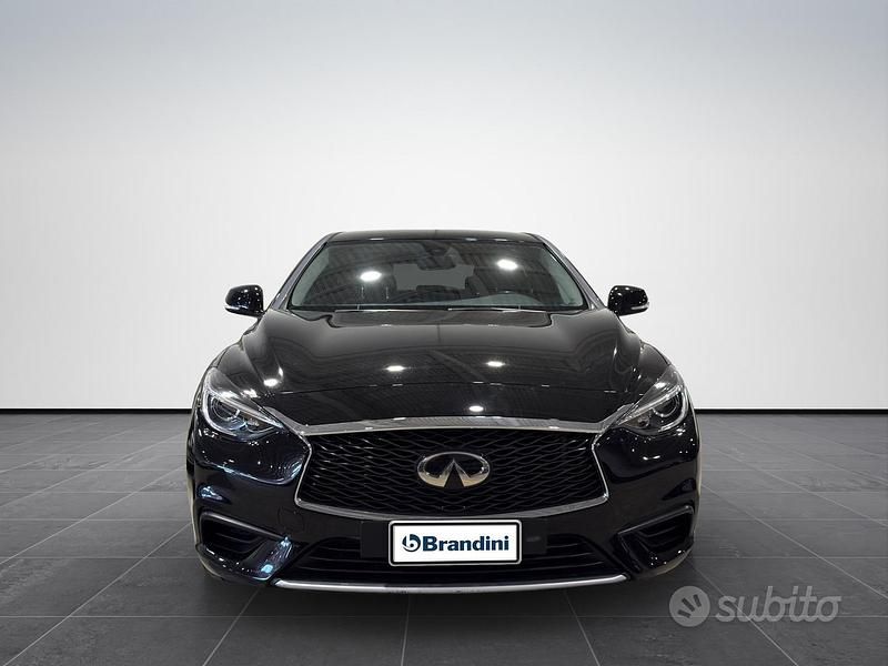 Usata Infiniti Q30 Premium 109 CV (80 kW) 2016 Nero SUV