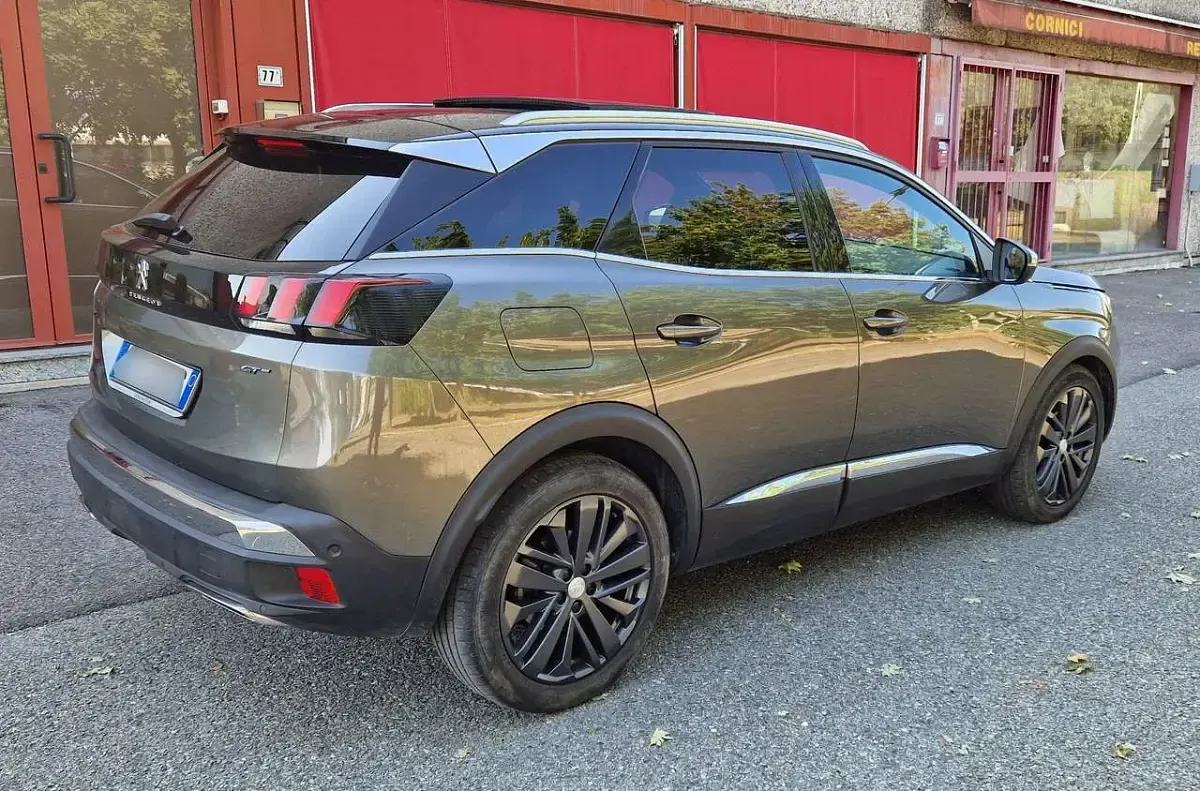 Usata Peugeot 3008 GT-line 181 CV (133 kW) 2016 Grigio verdone SUV