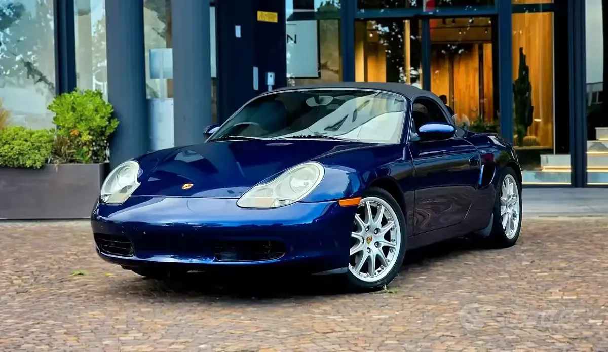 Second-hand Porsche Boxster 220 CP (161 kW) 2001 Albastru Cabrio
