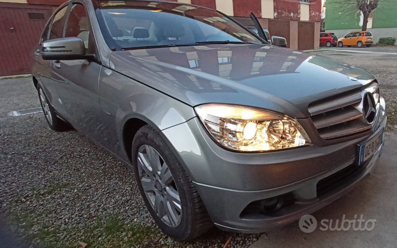 Grigio Usata 2010 Mercedes C200 Tre volumi | 12.000 € (Molto cara) - Immagine 1/4