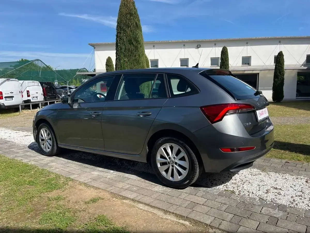 Usata Skoda Scala Ambition 95 CV (69 kW) 2024 Grigio graphite Utilitaria