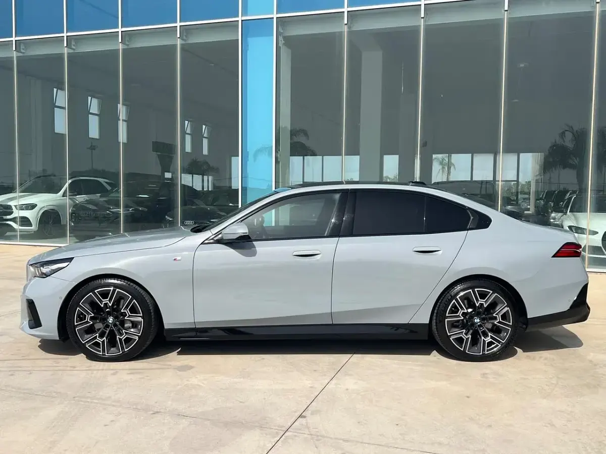 Usata BMW 540 M Sport 285 CV (209 kW) 2025 Grigio Berlina