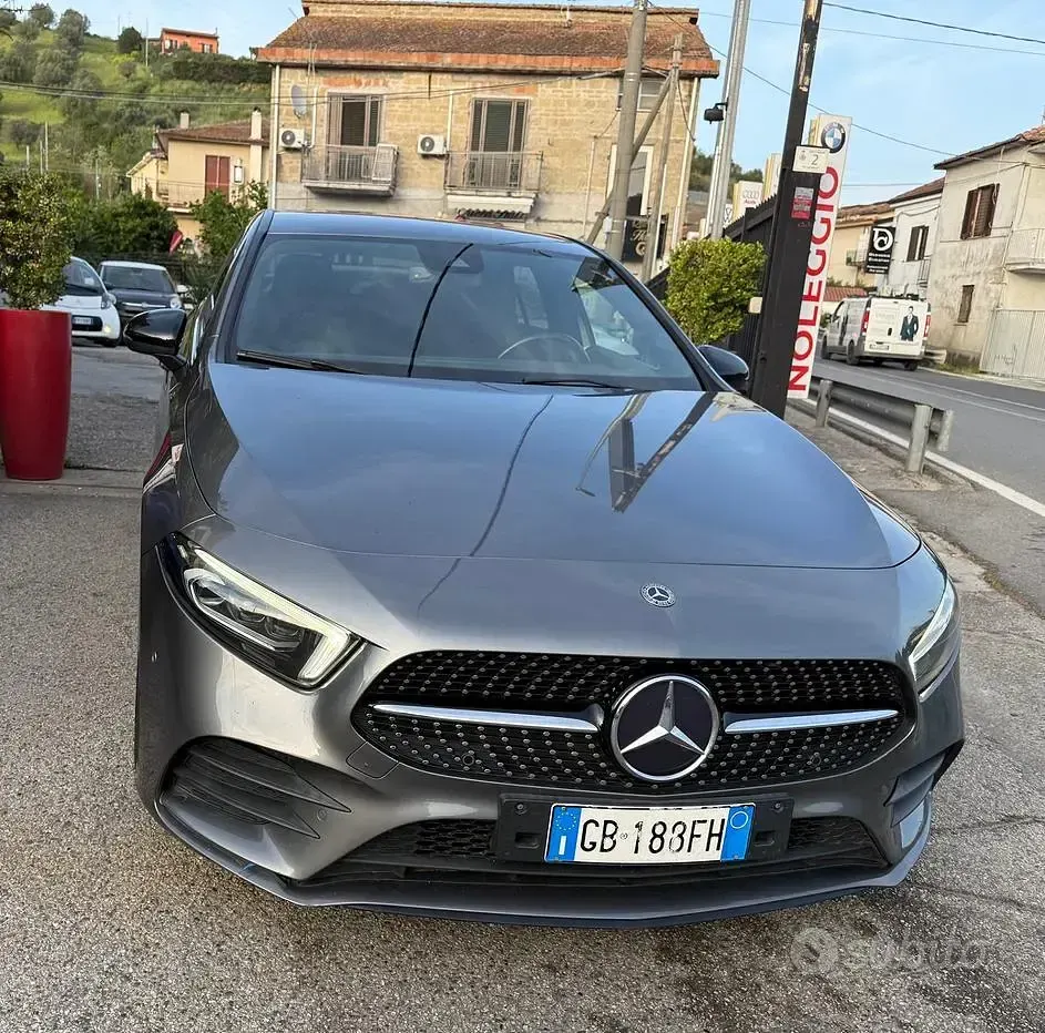 Usata Mercedes A180 Premium 116 CV (85 kW) 2020 Grigio Berlina