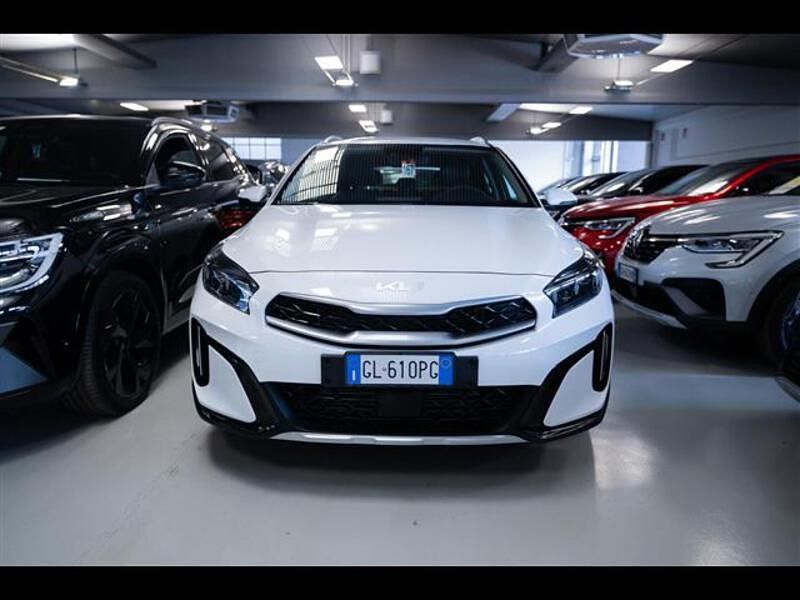 Usata Kia XCeed Style 160 CV (117 kW) 2022 Grigio chiaro SUV