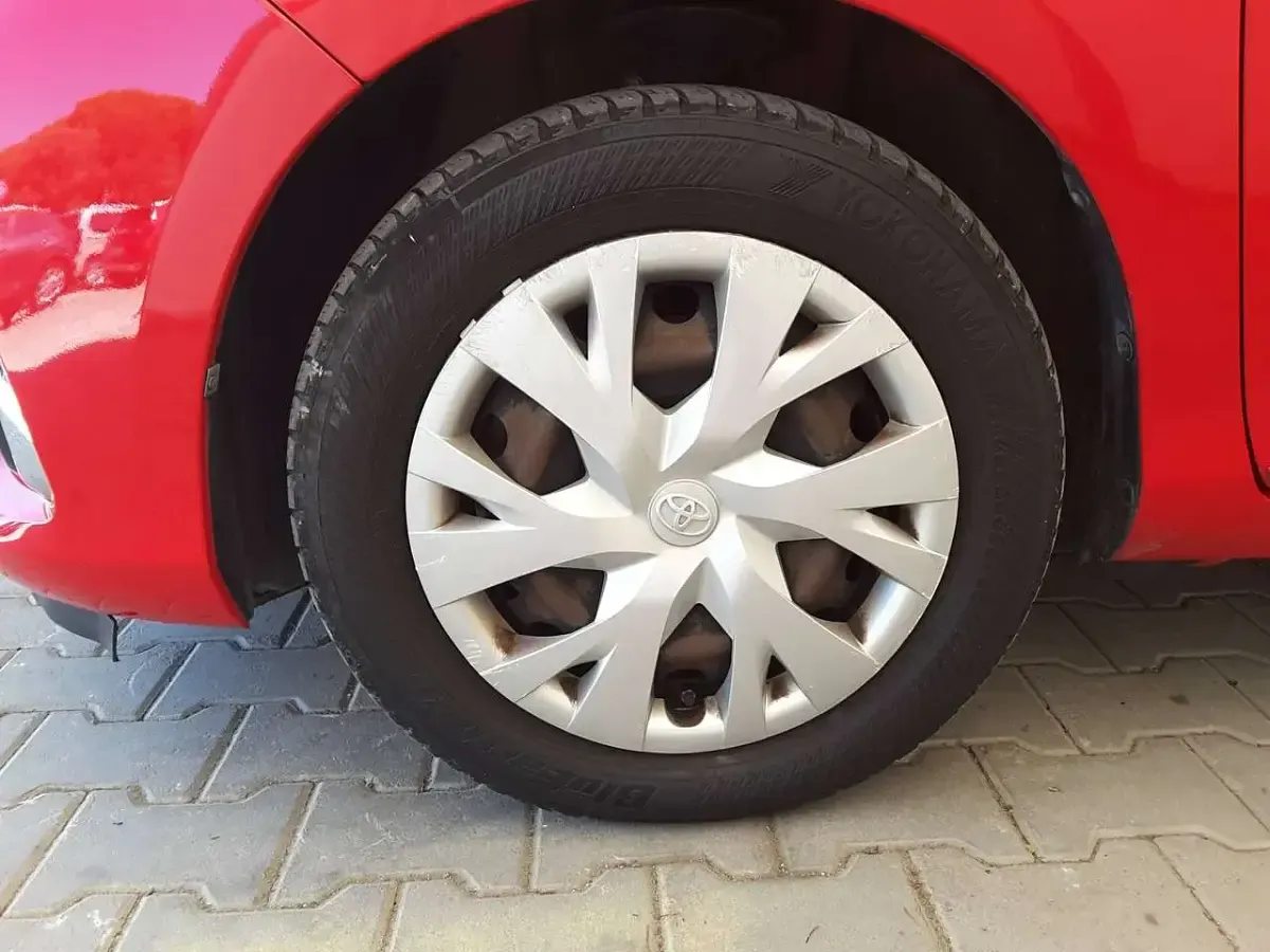 Usata Toyota Yaris Hybrid Business Edition 73 CV (53 kW) 2018 Rosso Berlina