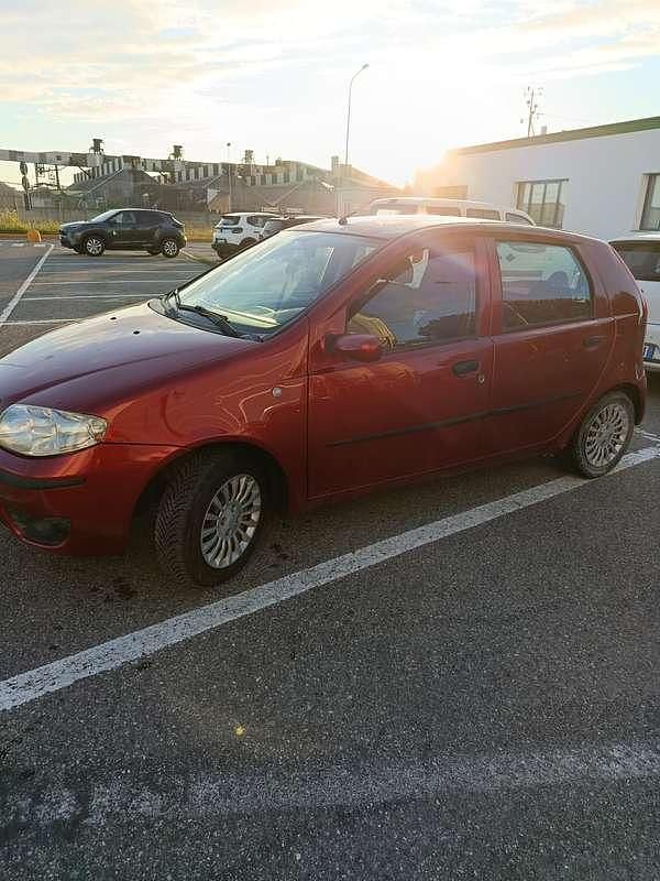Usata Fiat Punto Active 69 CV (50 kW) 2006 Rosso Utilitaria