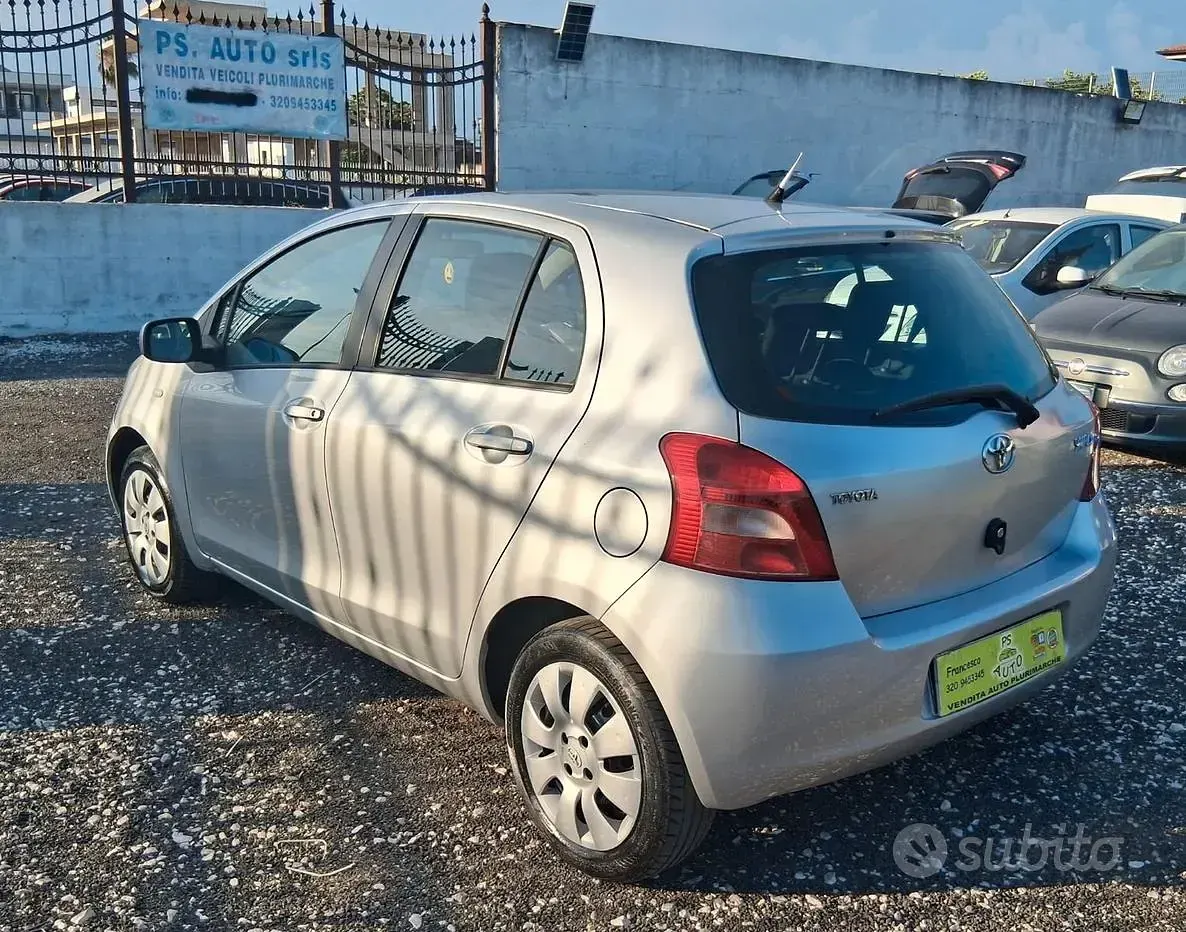 Usata Toyota Yaris 69 CV (50 kW) 2009 Grigio Utilitaria