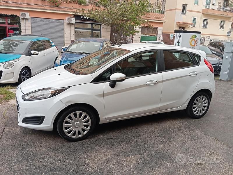 Usata Ford Fiesta 95 CV (69 kW) 2016 Bianco Berlina