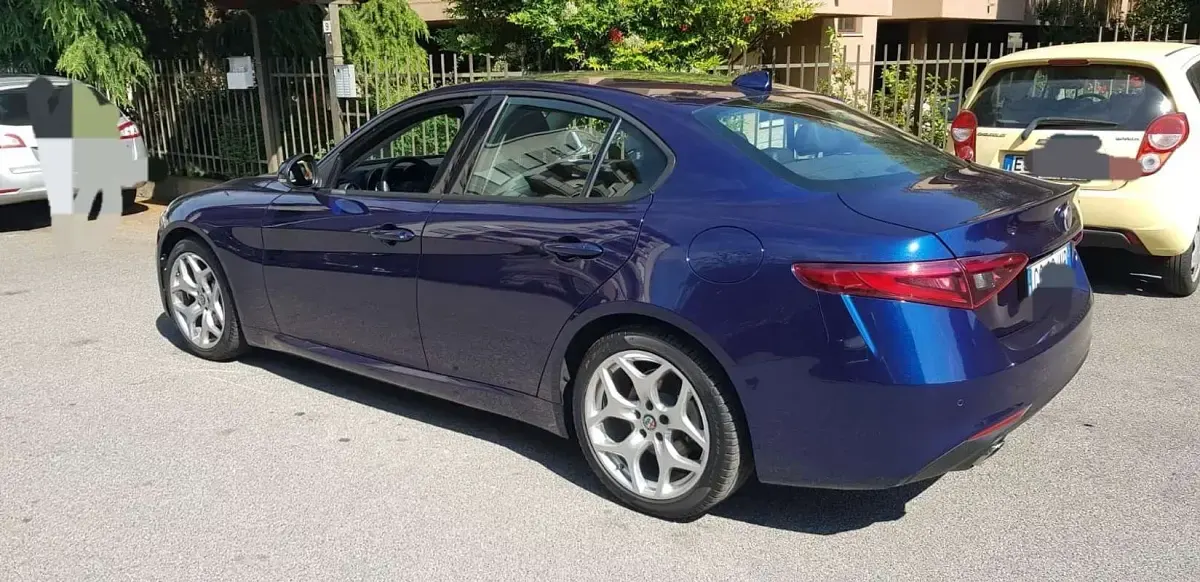 Usata Alfa Romeo Giulia Executive 160 CV (117 kW) 2020 Blu/azzurro Berlina