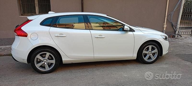 Usata Volvo V40 Kinetic 2017 Bianco Berlina