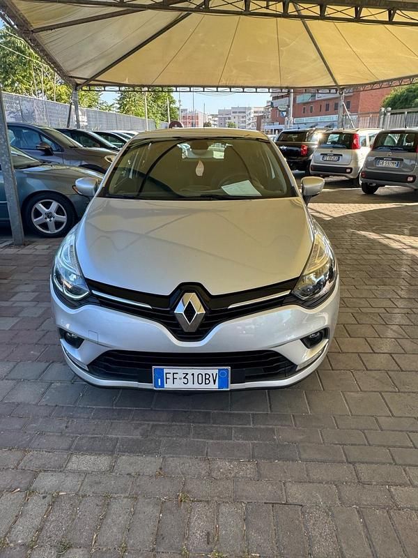 Grigio Usata 2016 Renault Clio IV Intens Tre volumi | 7800 € (Buon prezzo) - Immagine 1/4
