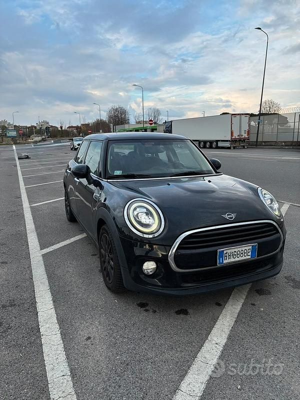 Begagnad Mini Cooper D 116 HK (85 kW) 2019 Svart Halvkombi