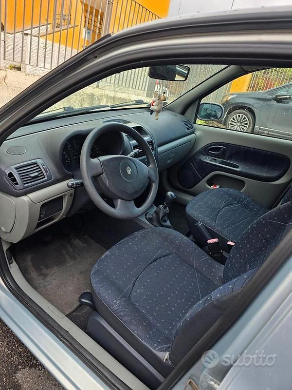 Usata Renault Clio II 2001 Grigio Berlina