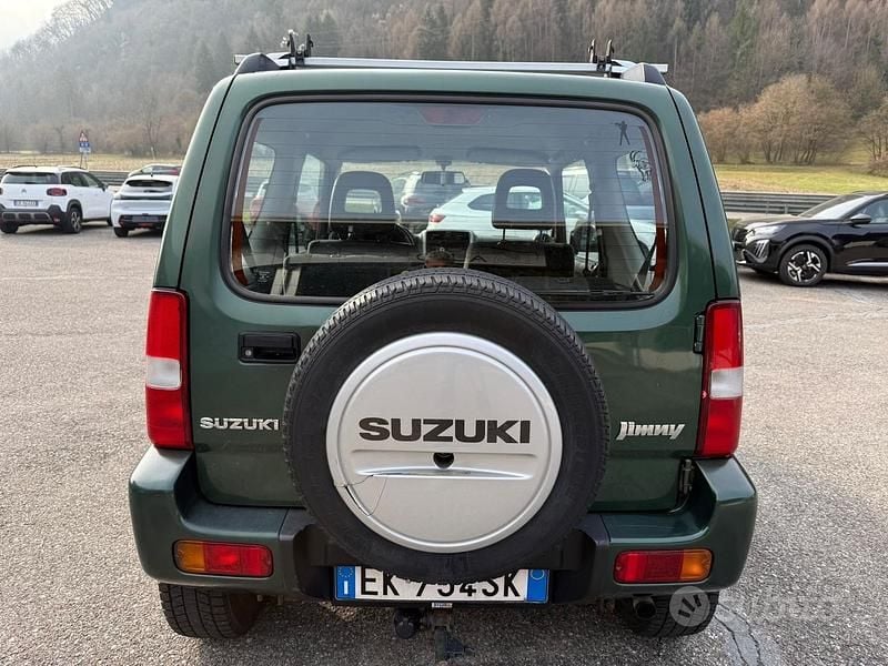Usata Suzuki Jimny 86 CV (63 kW) 2011 Verde SUV