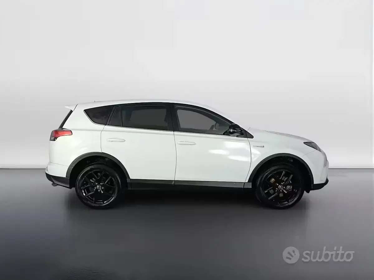 Begagnad Toyota RAV4 Hybrid Lounge 155 HK (114 kW) 2018 Vit SUV