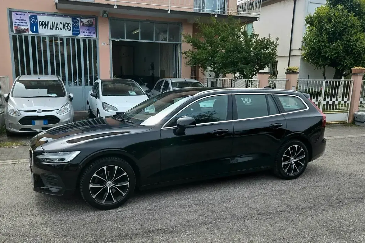 Usata Volvo V60 Business Edition 149 CV (109 kW) 2020 Nero Station wagon
