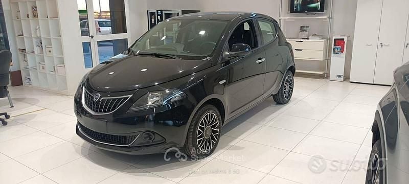 Nero Usata 2024 Lancia Ypsilon S Due volumi | 15.900 € (Molto cara) - Immagine 1/4