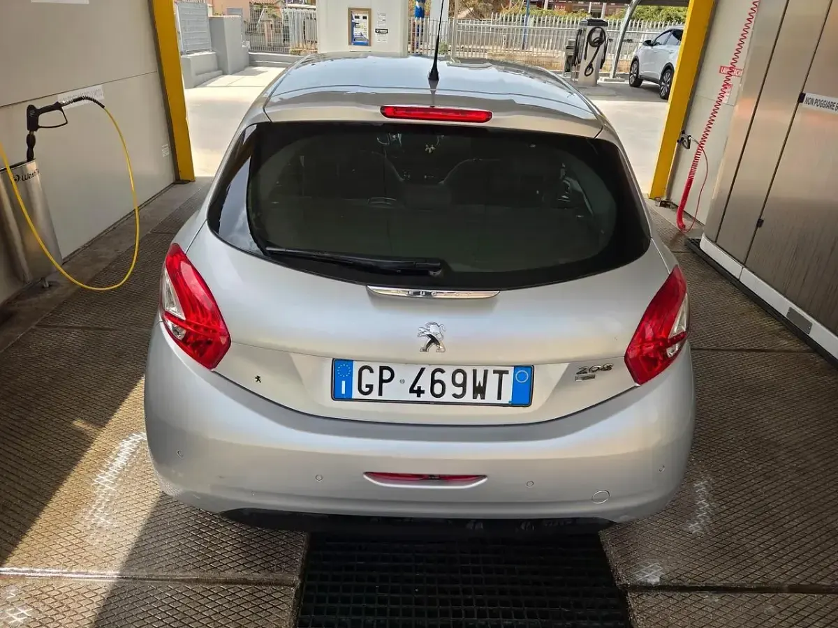 Usata Peugeot 208 Allure 115 CV (84 kW) 2014 Grigio Utilitaria