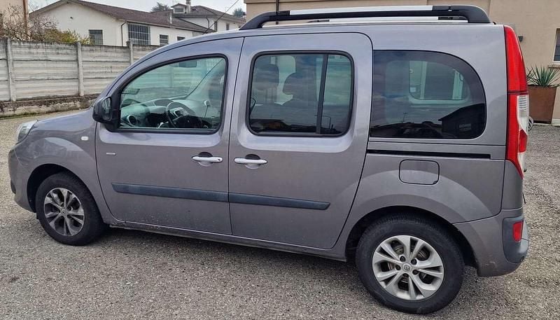Grigio Usata 2016 Renault Kangoo LIMITED Monovolume | 7800 € (Buon prezzo) - Immagine 1/4