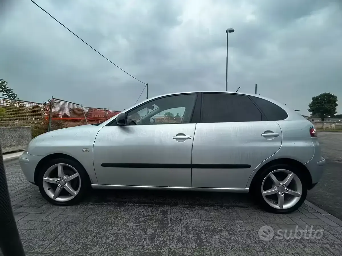 Second-hand Seat Ibiza 75 CP (55 kW) 2005 Gri Hatchback