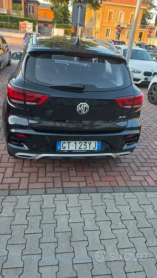 Usata MG ZS Luxury 106 CV (77 kW) 2024 Nero SUV