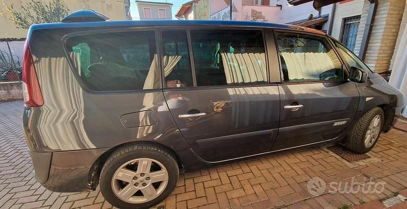 Usata Renault Espace 136 CV (100 kW) 2010 Grigio Berlina