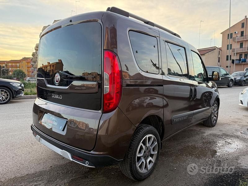 Usata Fiat Doblò Trekking 120 CV (88 kW) 2016 Marrone Monovolume