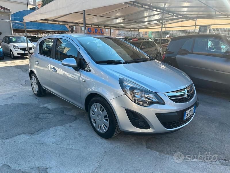 Usata Opel Corsa Edition 85 CV (62 kW) 2014 Grigio Berlina
