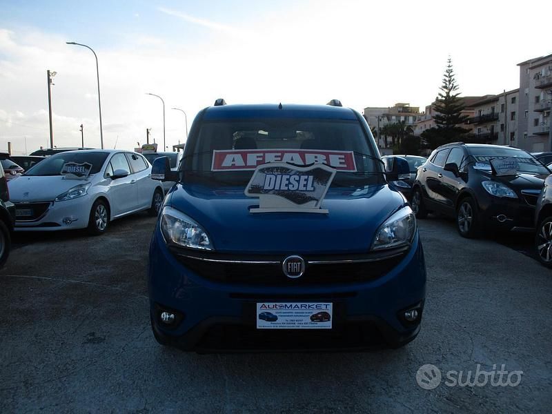 Usata Fiat Doblò 135 CV (99 kW) 2015 Blu Monovolume