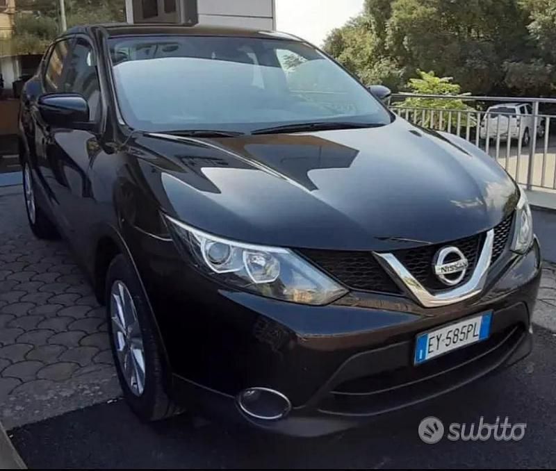 Nero Usata 2015 Nissan Qashqai SUV | 12.500 € (Molto cara) - Immagine 1/4
