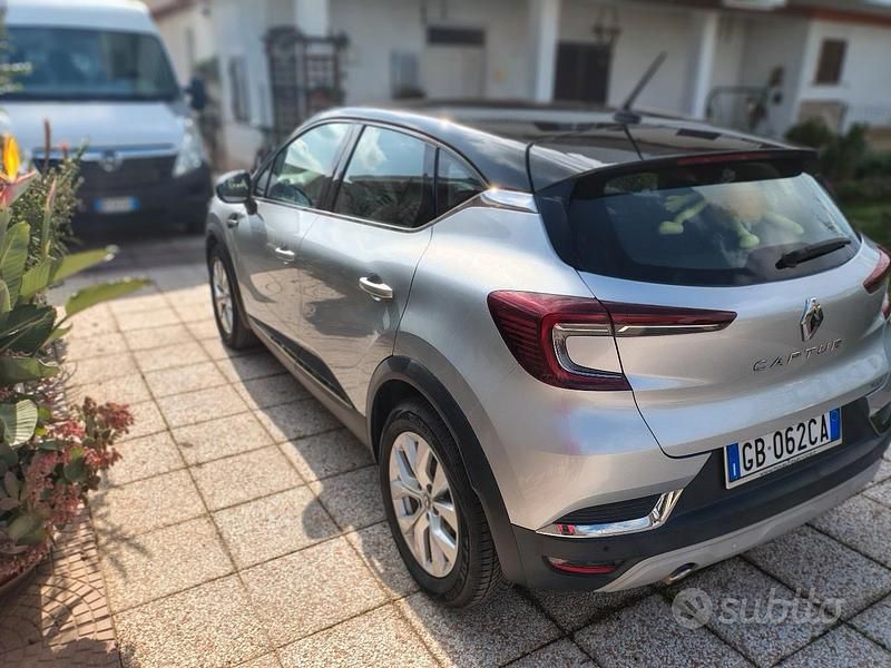 Usata Renault Captur 116 CV (85 kW) 2020 Grigio SUV