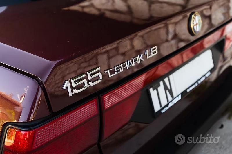 Usata Alfa Romeo 155 126 CV (92 kW) 1993 Rosso Berlina