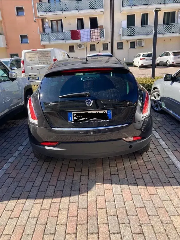 Usata Lancia Delta 120 CV (88 kW) 2013 Utilitaria