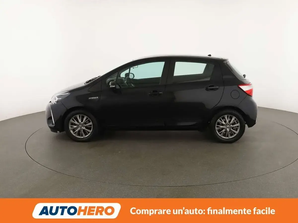 Usata Toyota Yaris Active 73 CV (53 kW) 2017 Nero Utilitaria