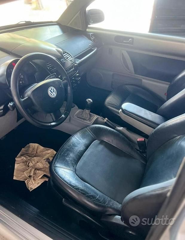 Usata VW New Beetle 101 CV (74 kW) 2002 Grigio Utilitaria